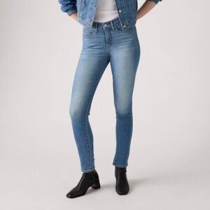 Levi’s 311 Shaping Skinny Curvy Light Wash High Rise Stretch Jeans Crop Petite
